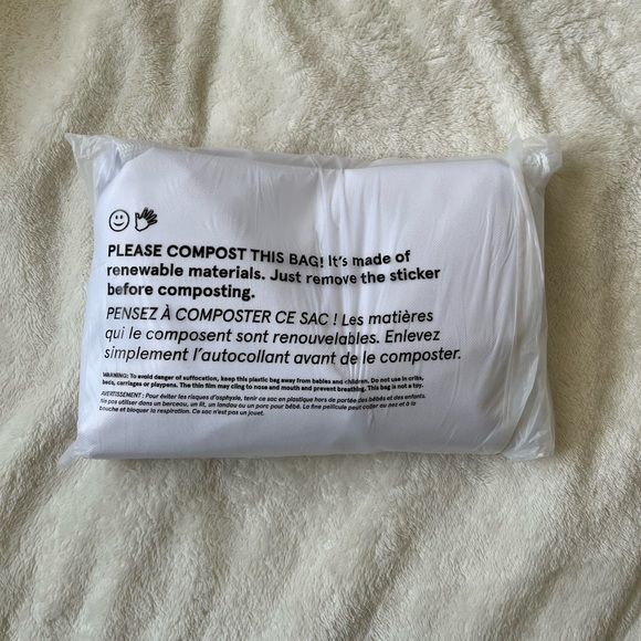 Glossier Duffle Bag - Limited Edition - Picture 5 of 5